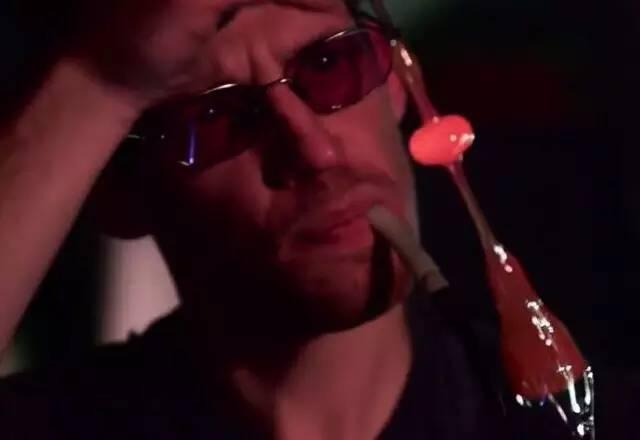 吹玻璃的人,匠心独运，光影流转